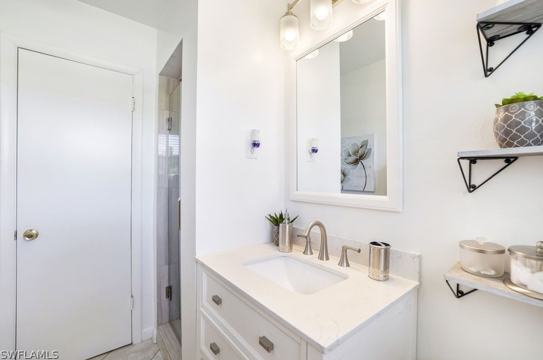 1281 Caloosa Dr, Fort Myers FL  33901-6715 exterior