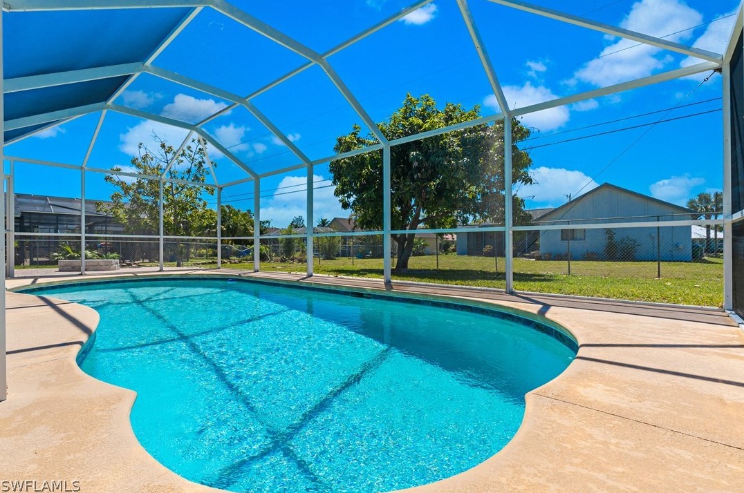 2018 3rd St, Cape Coral, FL 33909-2748