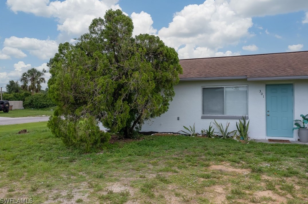 301-303 Gordon Ave S, Lehigh Acres, FL 33973