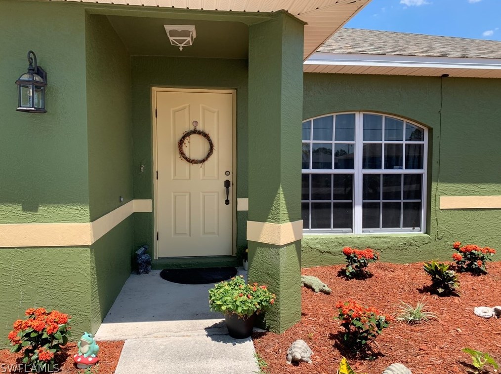211 Mossrosse St, Fort Myers, FL 33913-7554