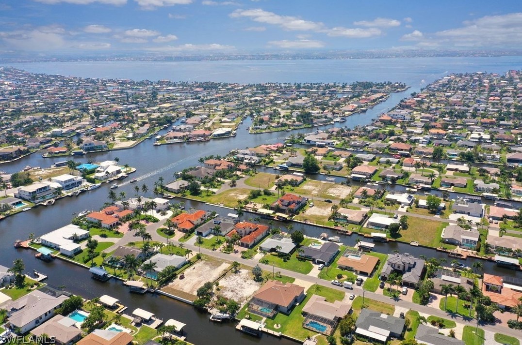 5213 2nd Pl, Cape Coral, FL 33914-7156