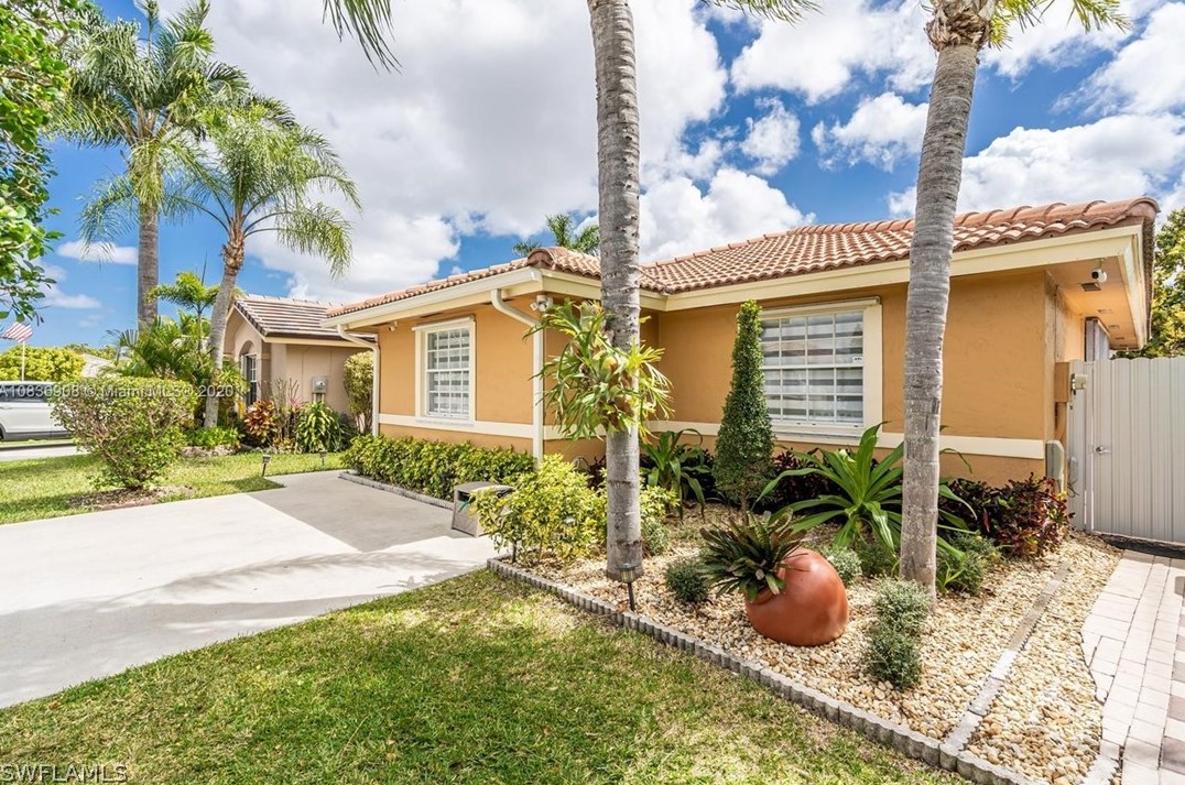 14692 168th Ter, Miami, FL 33177-2036