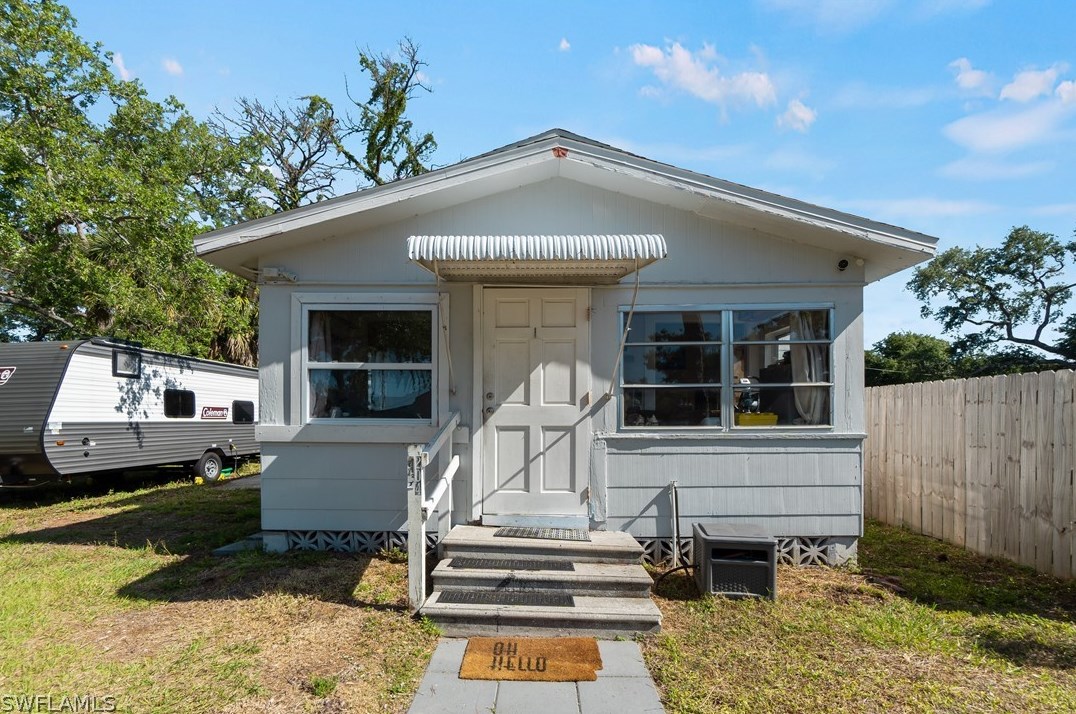 2047 Jeffcott St, Fort Myers, FL 33901-5021