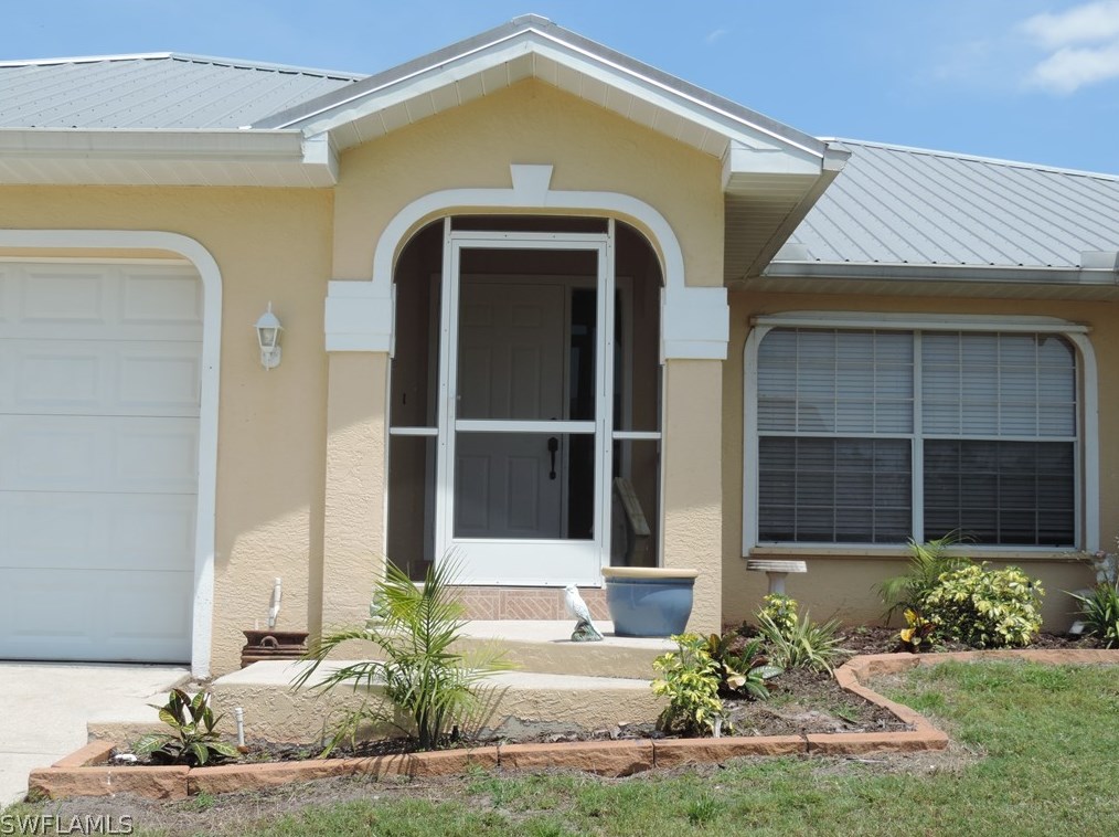 17585 Blackfriar Dr, Fort Myers, FL 33908-4445