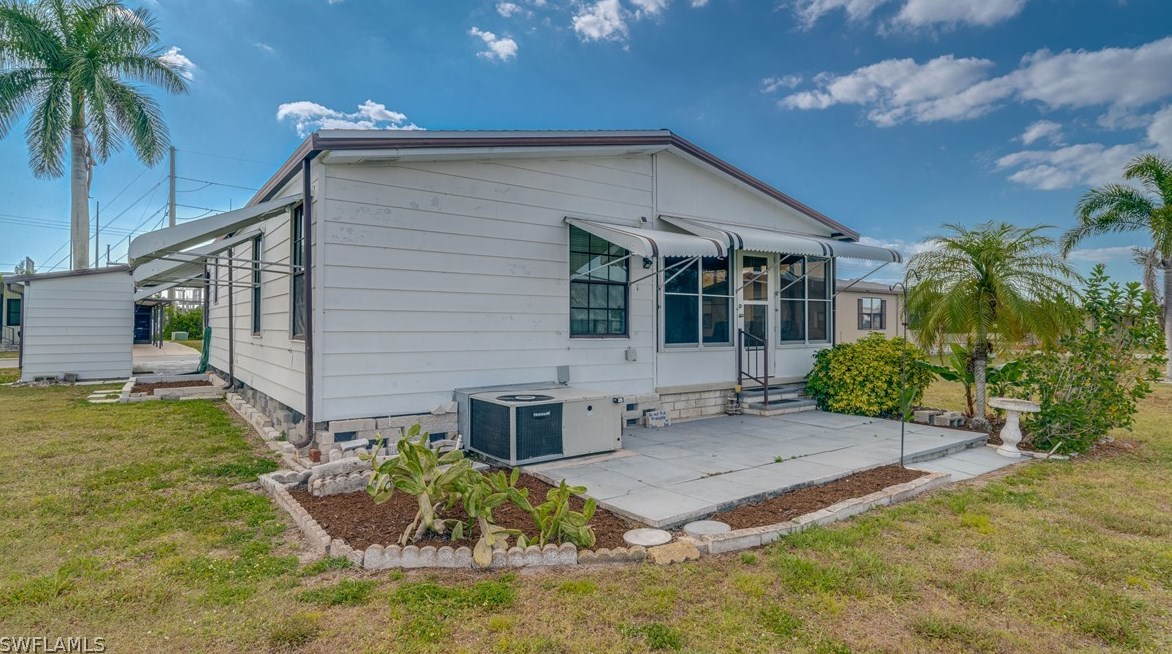 562 Horizon Dr, Fort Myers FL  33903-7615 exterior