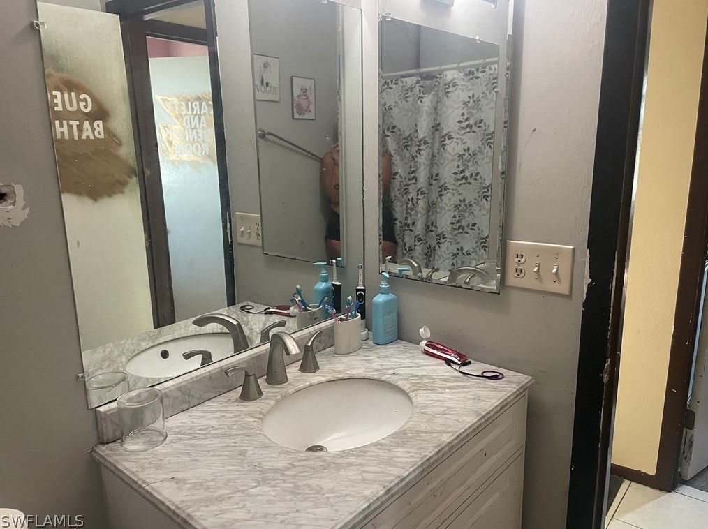 2123 6 Pl, Cape Coral FL  33990-0011 exterior