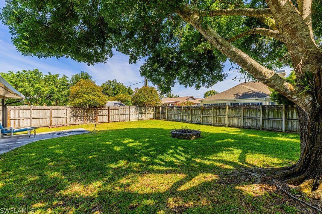 104 Johnnycake Dr, Naples FL 34110-1310 exterior