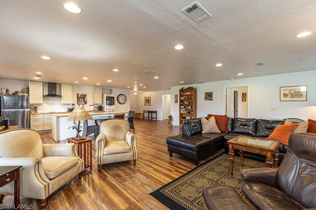 104 Johnnycake Dr, Naples FL 34110-1310 exterior