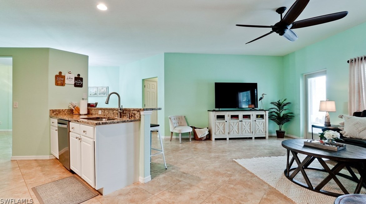 3428 2nd Ln, Cape Coral FL  33991-1000 exterior