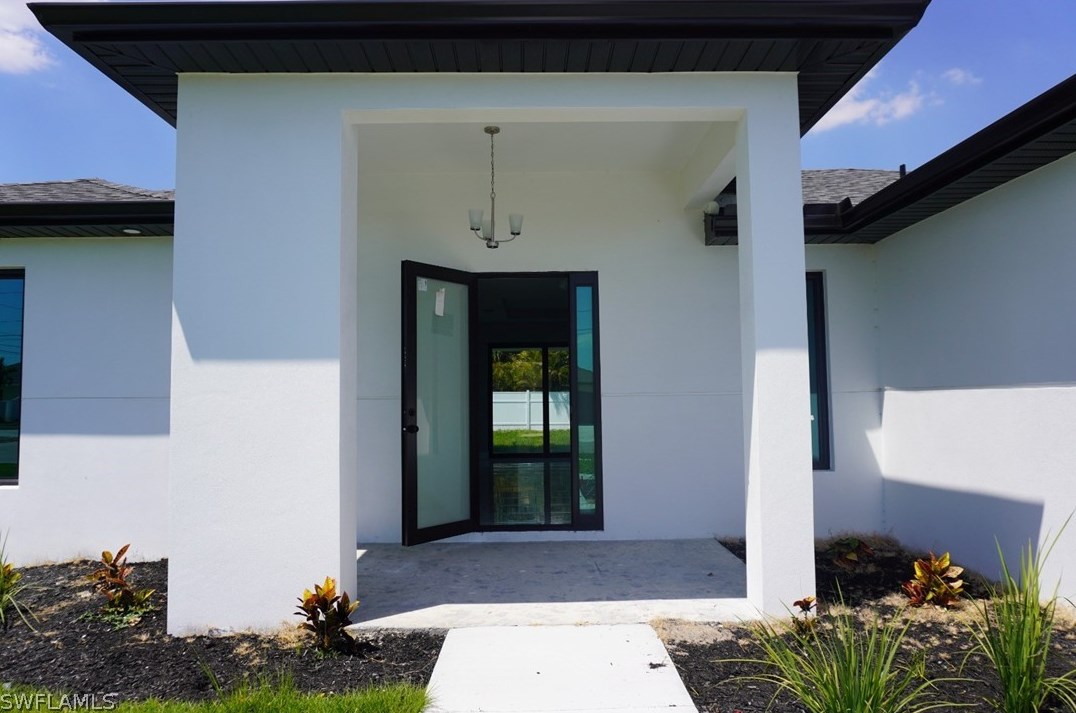 303 Ne 6th Ter, Cape Coral, FL 33990