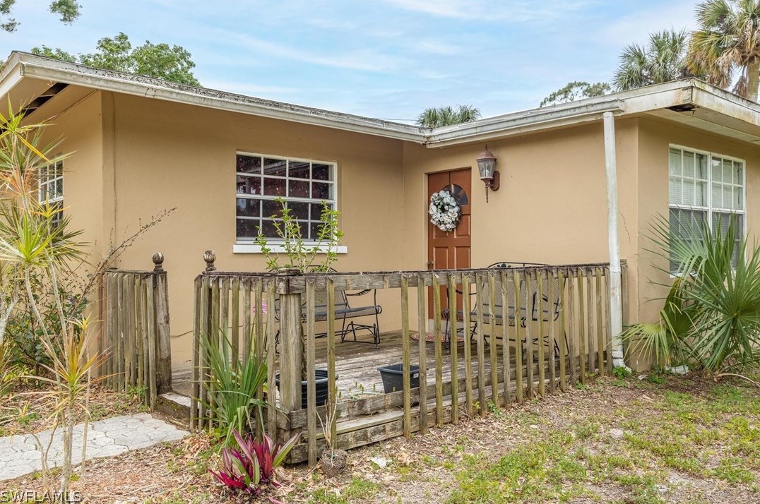 455 Santa Cruz St, Fort Myers, FL 33903-2845