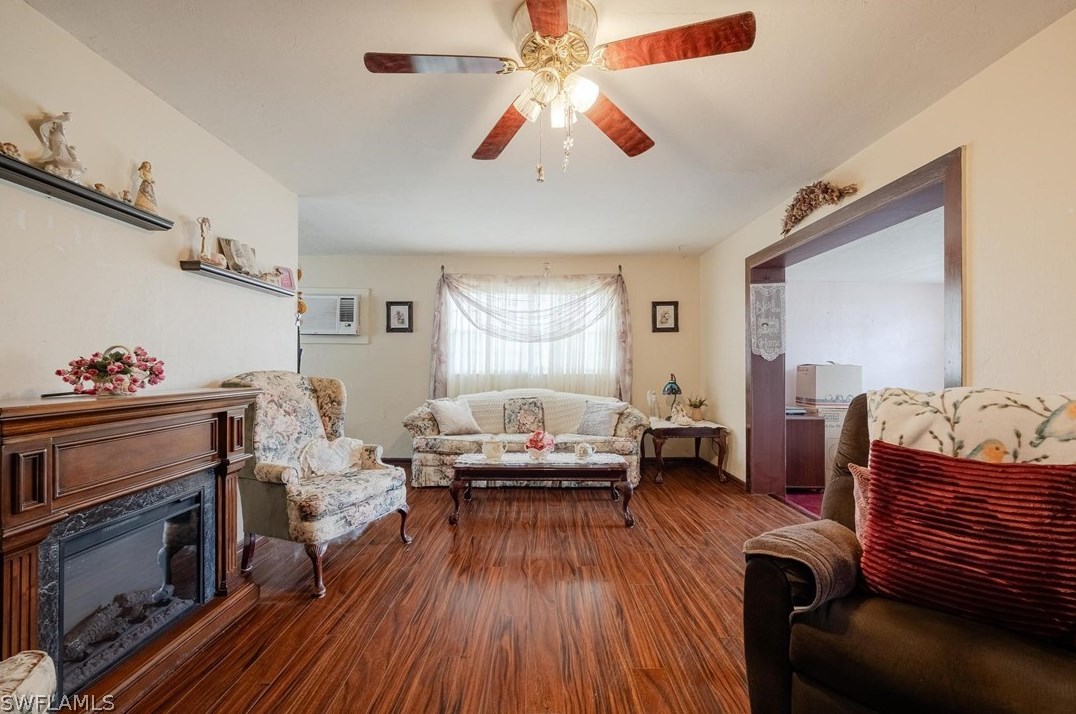 455 Santa Cruz St, Fort Myers FL  33903-2845 exterior