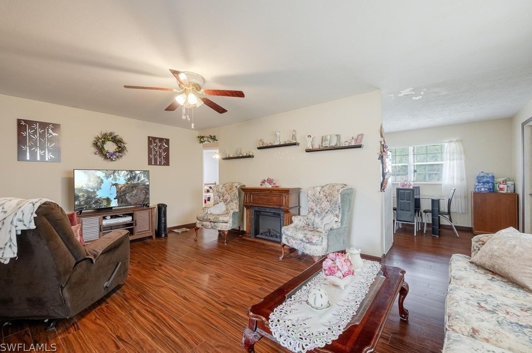 455 Santa Cruz St, Fort Myers FL  33903-2845 exterior