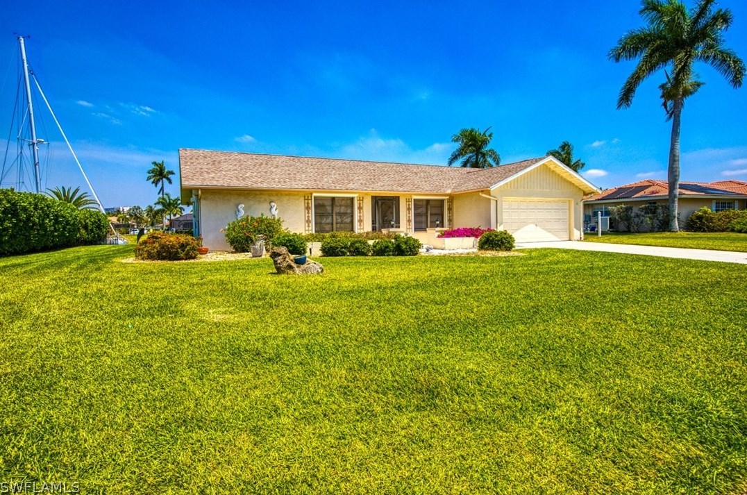 979 Town And River Dr, Fort Myers, FL 33919-5913