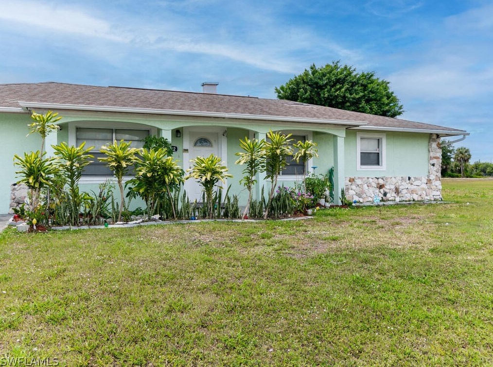 2422 Capri Dr, Fort Myers, FL 33916-4720