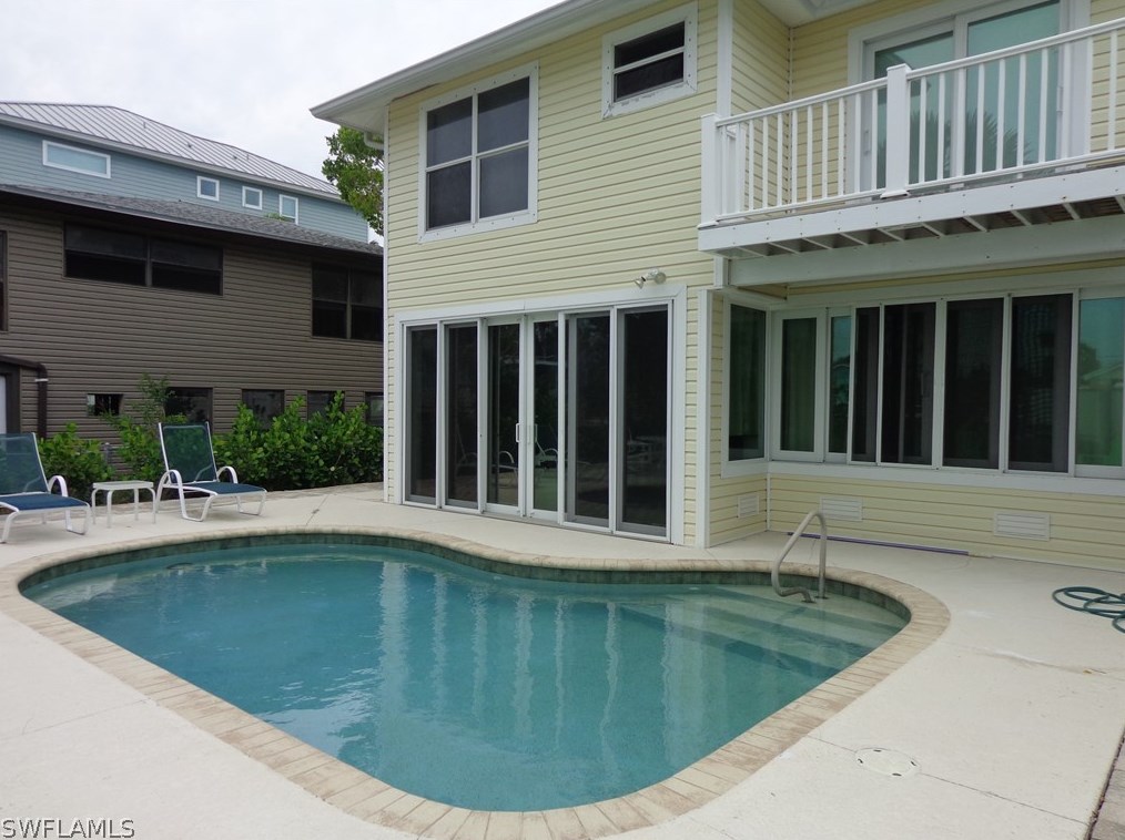 426 Palermo Cir, Fort Myers Beach FL  33931-2726 exterior