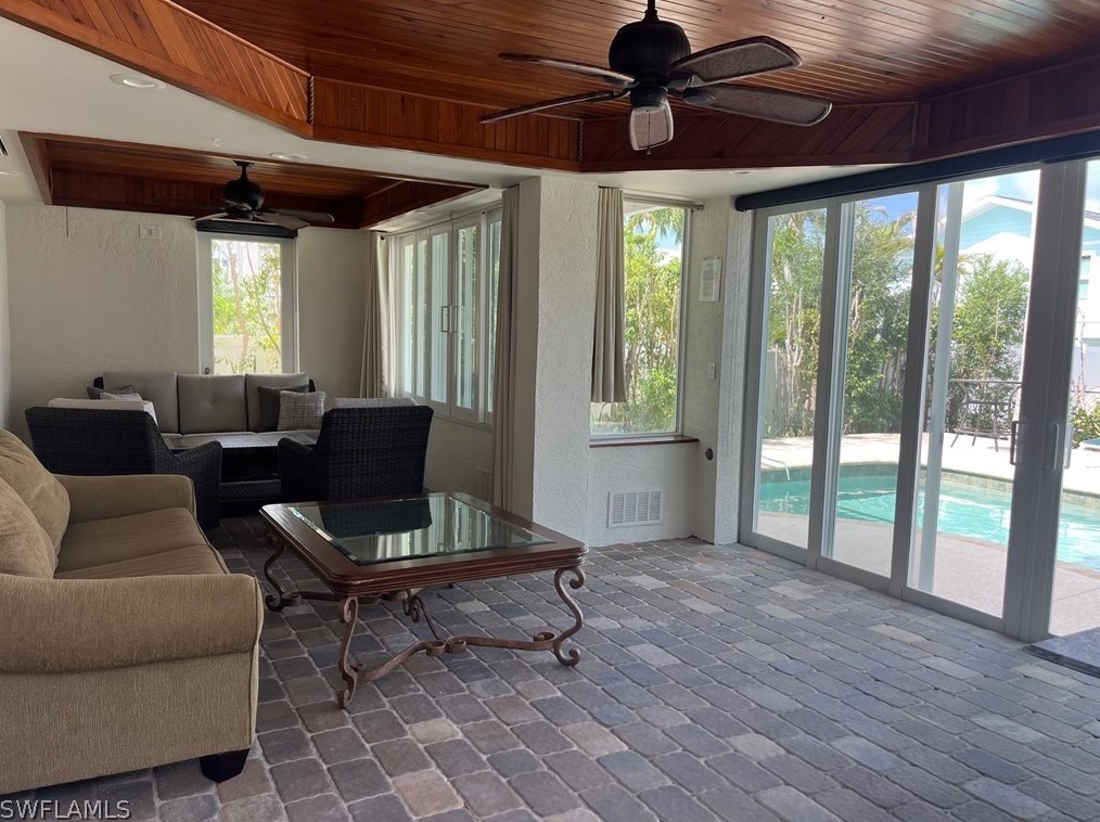 426 Palermo Cir, Fort Myers Beach FL  33931-2726 exterior