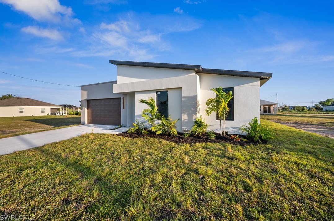 2232 7th St, Cape Coral, FL 33990-1674