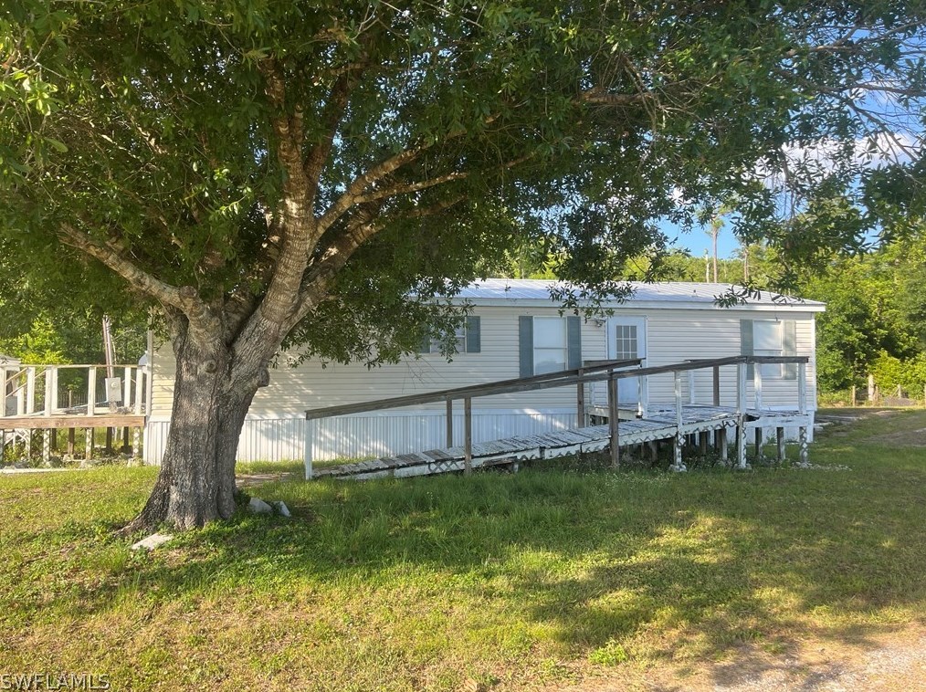 1195 Blueberry Ln, Labelle, FL 33935-7406