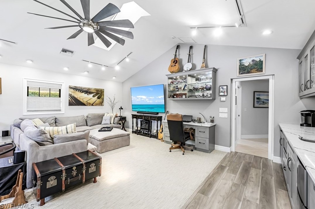 811 Bentwood Dr, Naples FL 34108-8204 exterior