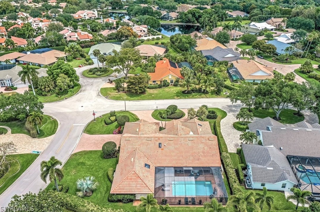 811 Bentwood Dr, Naples FL 34108-8204 exterior