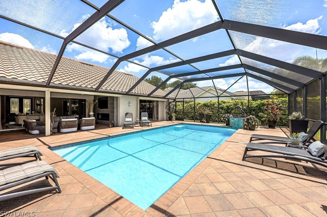 811 Bentwood Dr, Naples FL 34108-8204 exterior