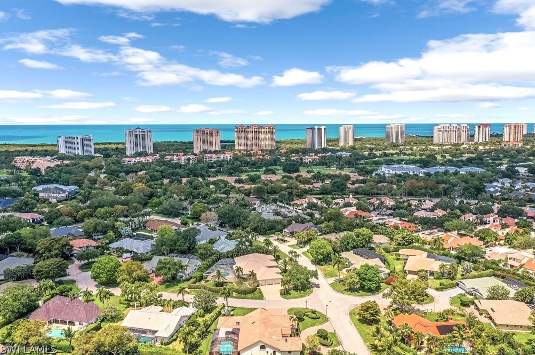 811 Bentwood Dr, Naples FL 34108-8204 exterior