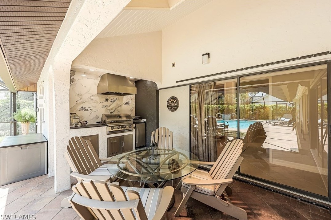 811 Bentwood Dr, Naples FL 34108-8204 exterior