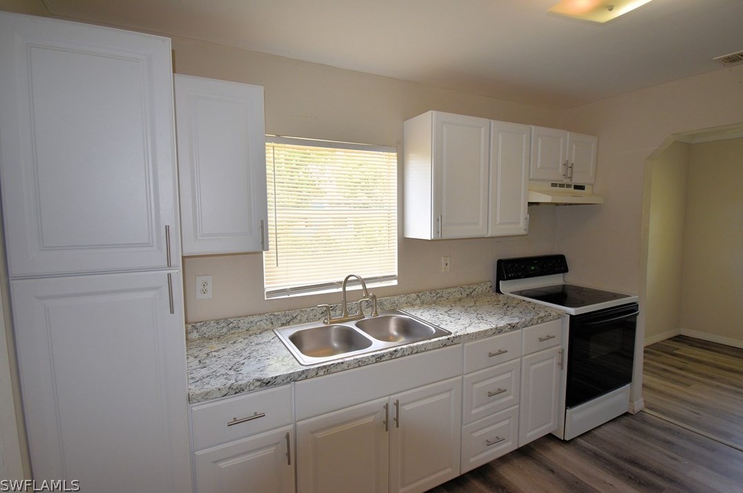 15790 Pine Ridge Rd, Fort Myers, FL 33908-2631