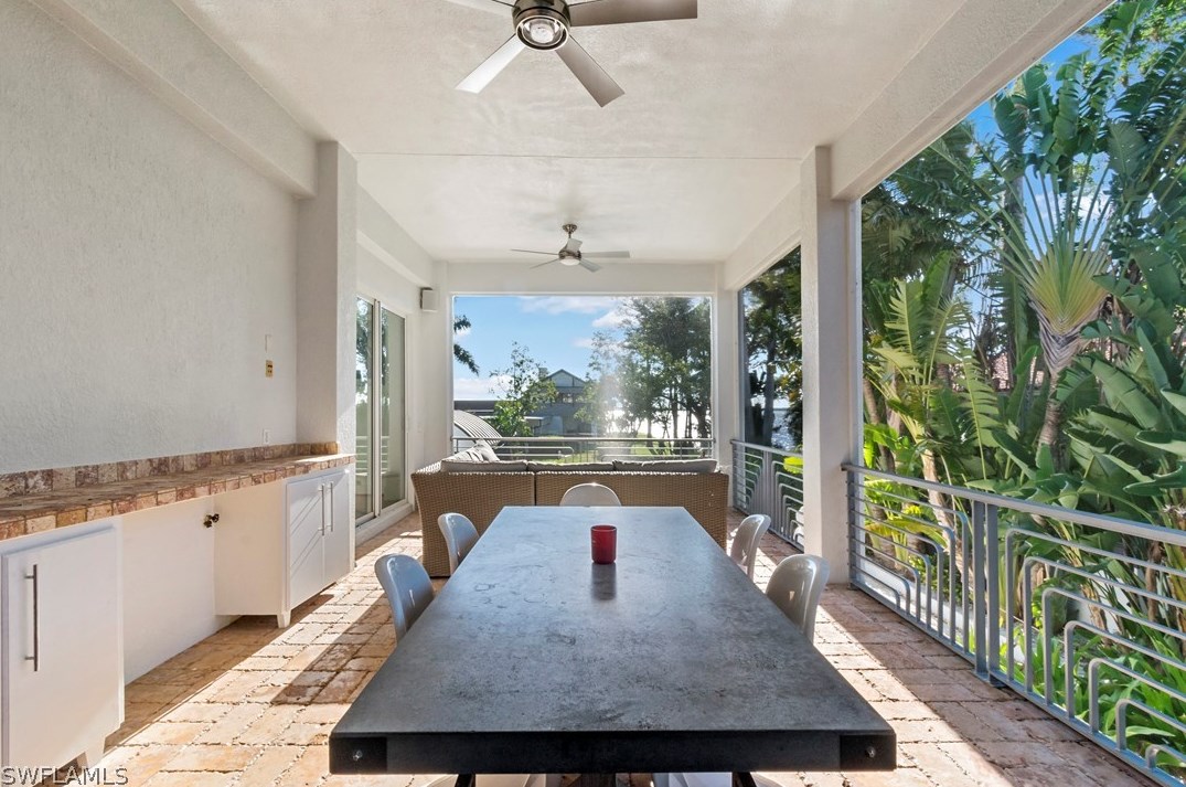 1205 Caloosa Dr, Fort Myers FL 33901-6715 exterior