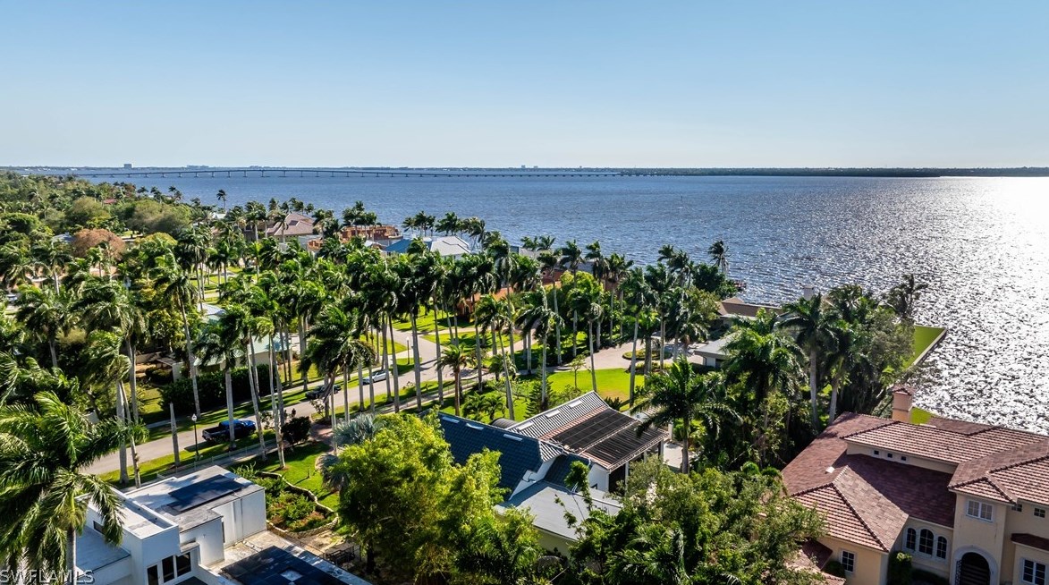 1205 Caloosa Dr, Fort Myers FL 33901-6715 exterior