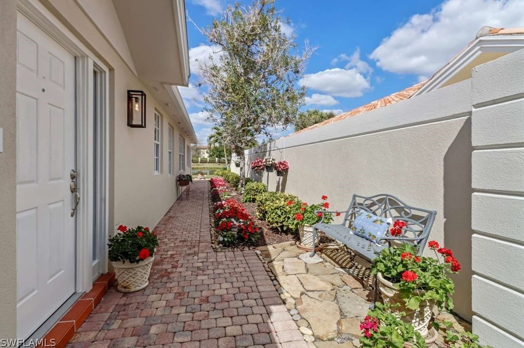 3147 Andorra Ct, Naples, FL 34109-1388
