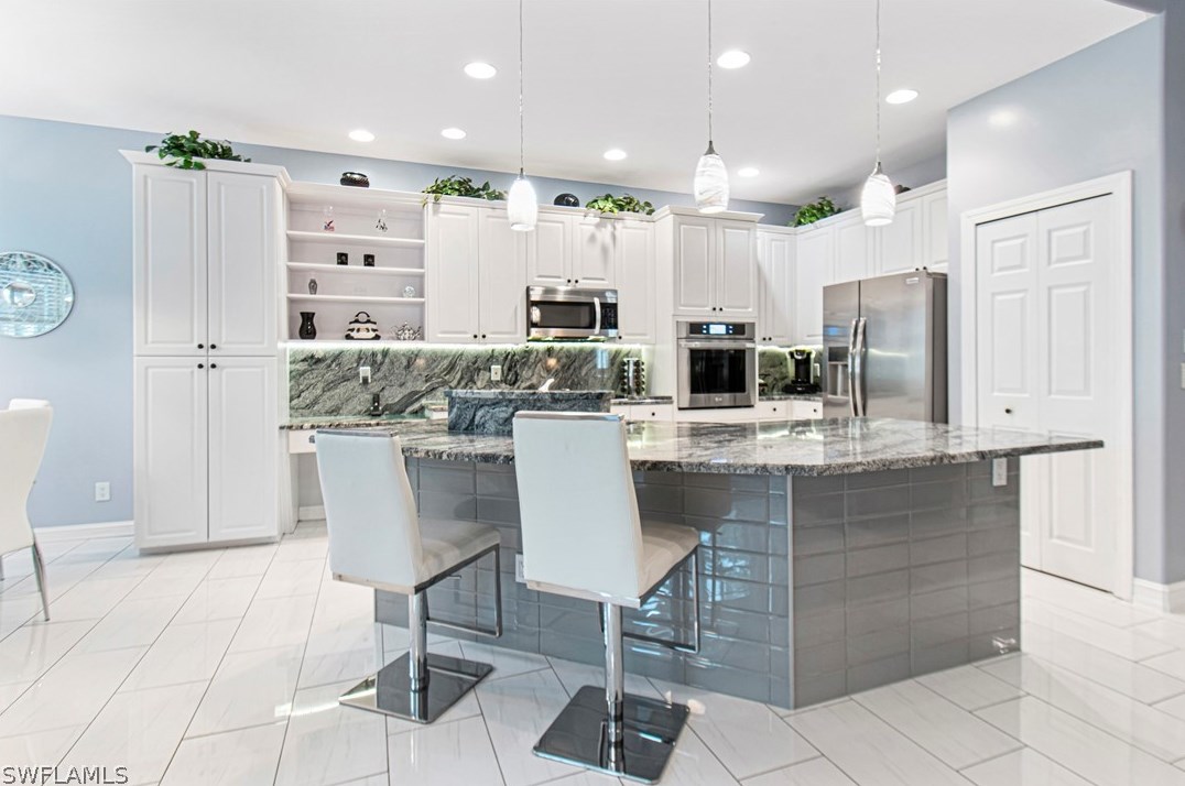 10508 Bella Vis Dr, Fort Myers FL 33913-7005 exterior