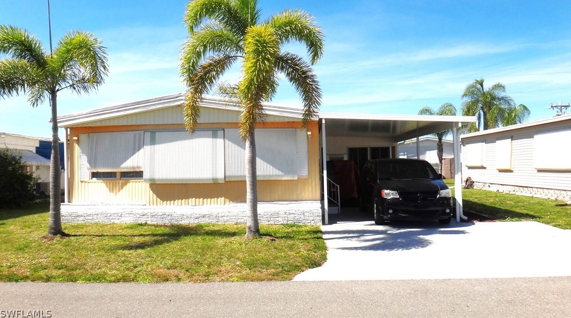 2822 Indianwood Dr, Fort Myers, FL 33917-1818