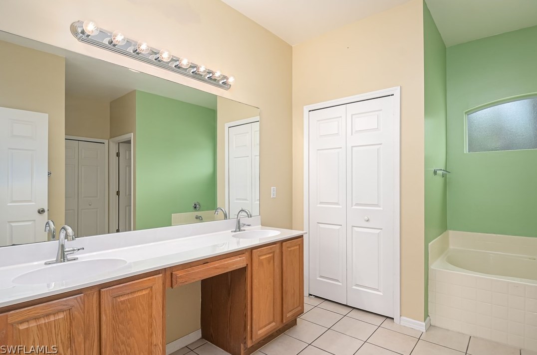 2743 Nature Pointe Loop, Fort Myers FL  33905-2471 exterior