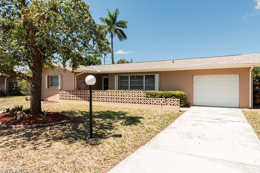 5218 Elm Ct, Cape Coral, FL 33904-5830