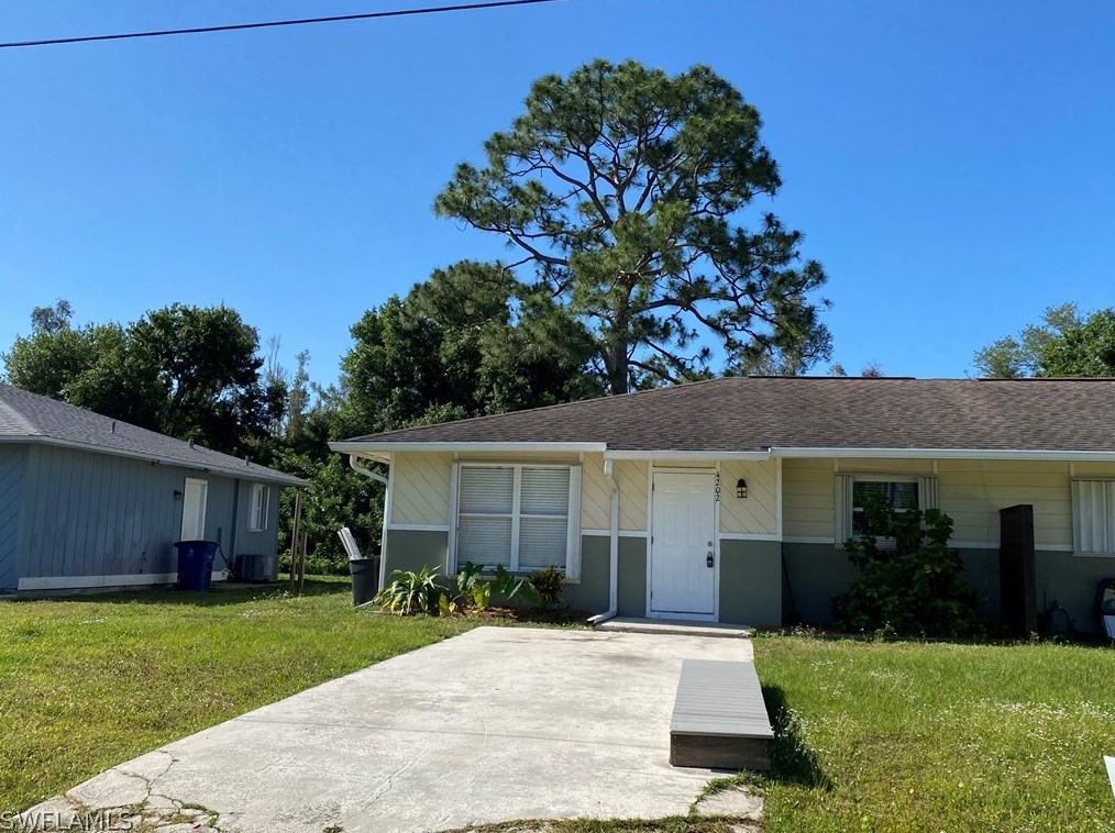4202-4202 Pine Drop Ln, Fort Myers, FL 33917