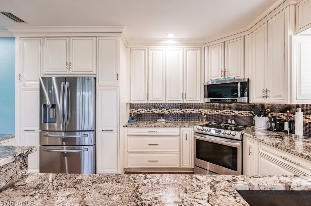 8460 Southbridge Dr, Fort Myers, FL 33967-5590