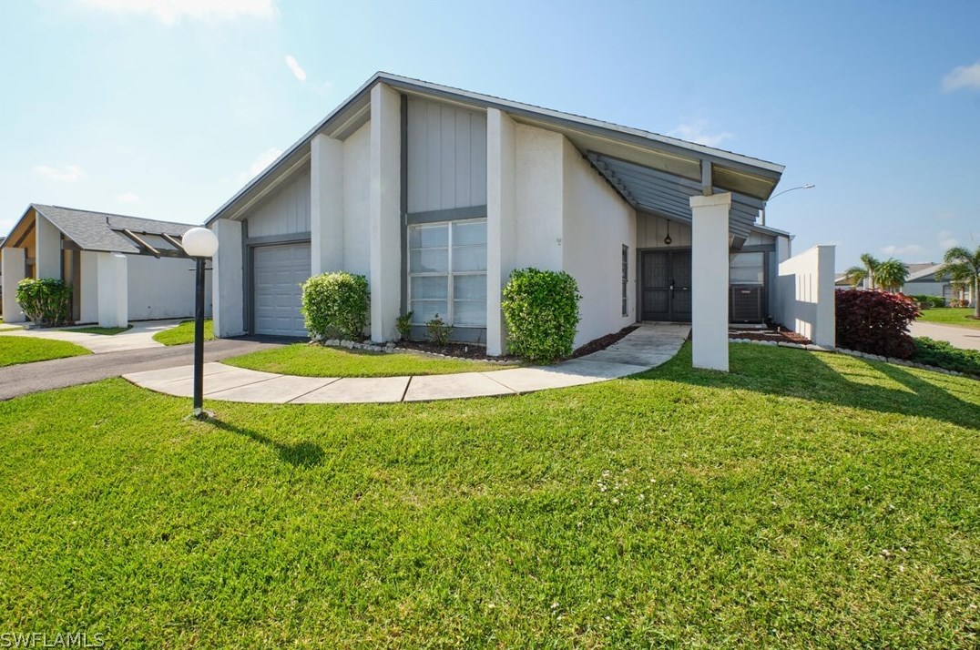 9716 Maplecrest Cir, Lehigh Acres, FL 33936