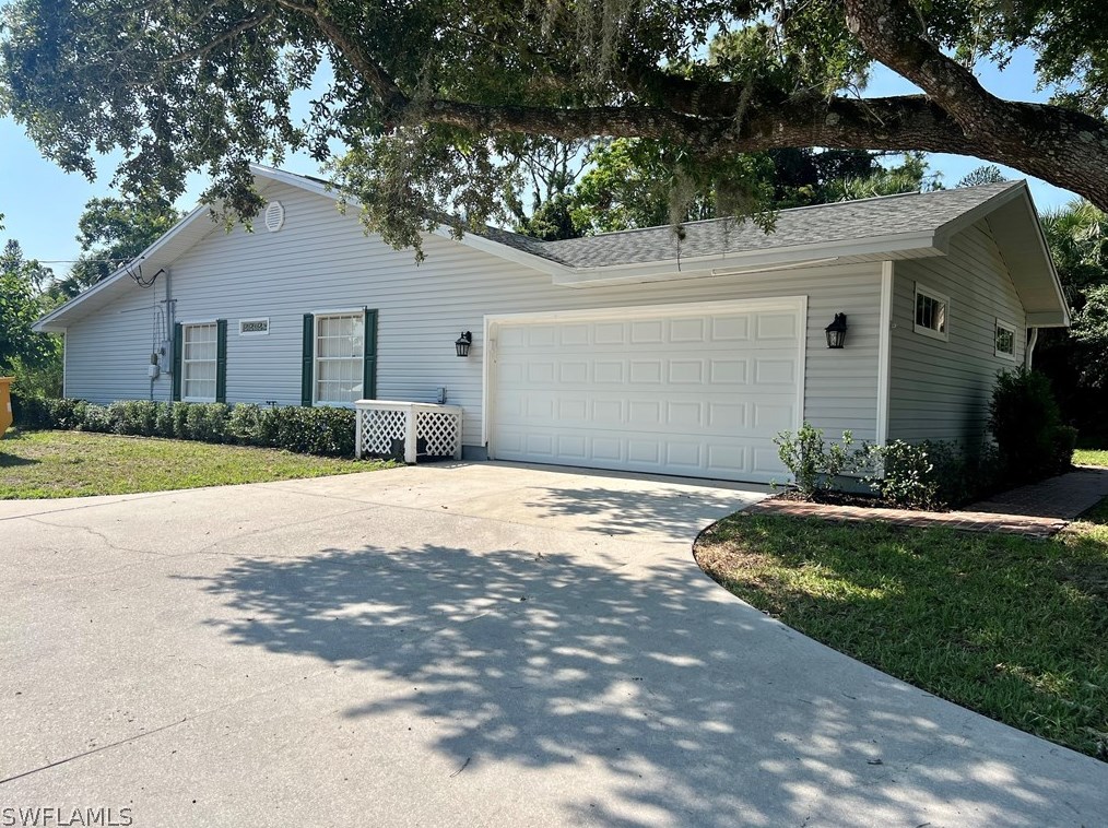 214 Lincoln Ave, Lehigh Acres, FL 33936-1455