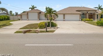 4104 Country Club Blvd, Cape Coral FL  33904-5232 exterior