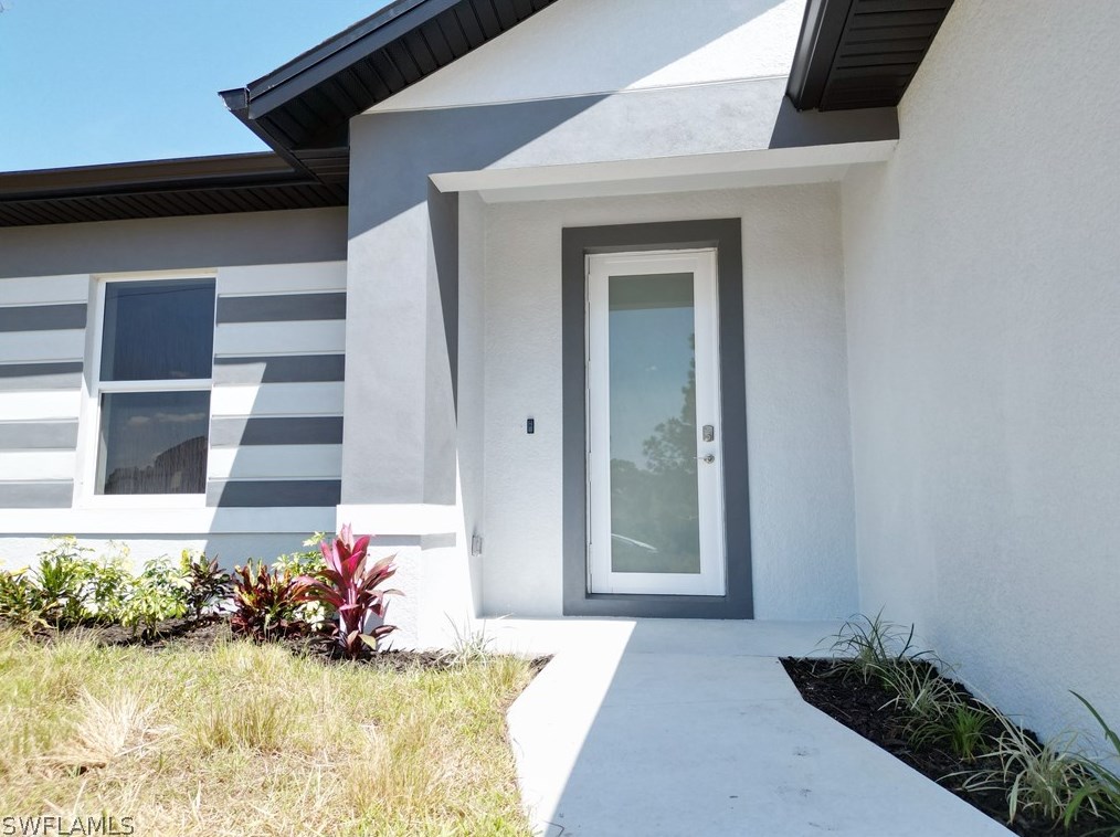 313 Hermosa Ave, Lehigh Acres, FL 33974-9775
