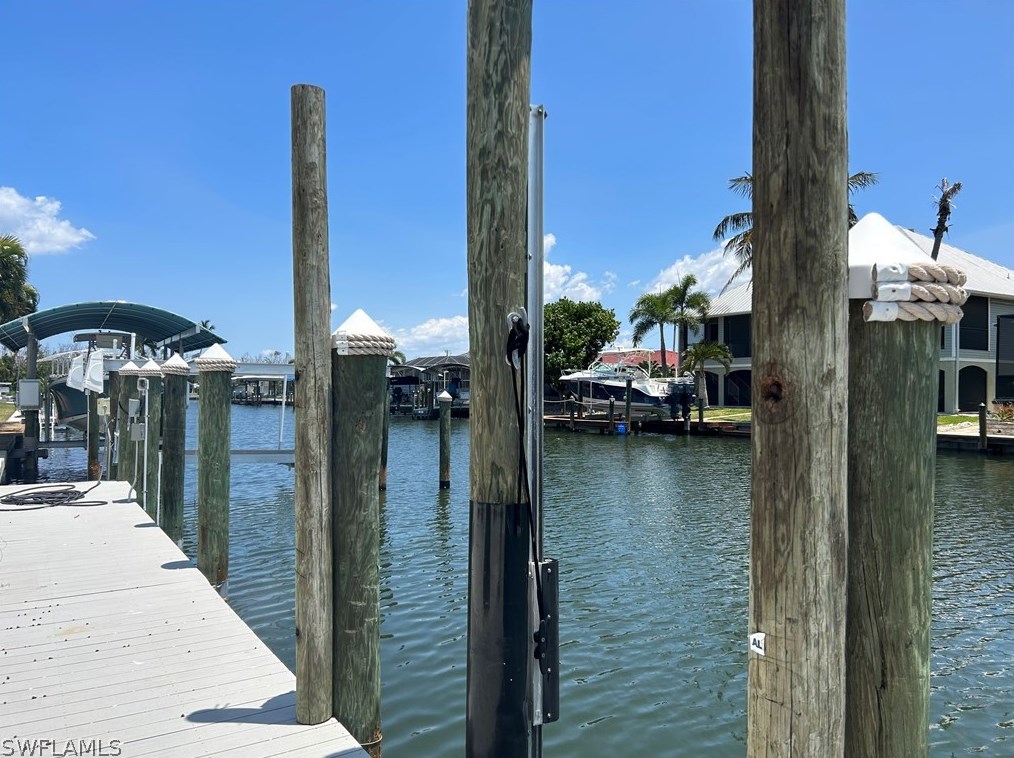 2404 Sapodilla Ln, Saint James City FL  33956-2044 exterior