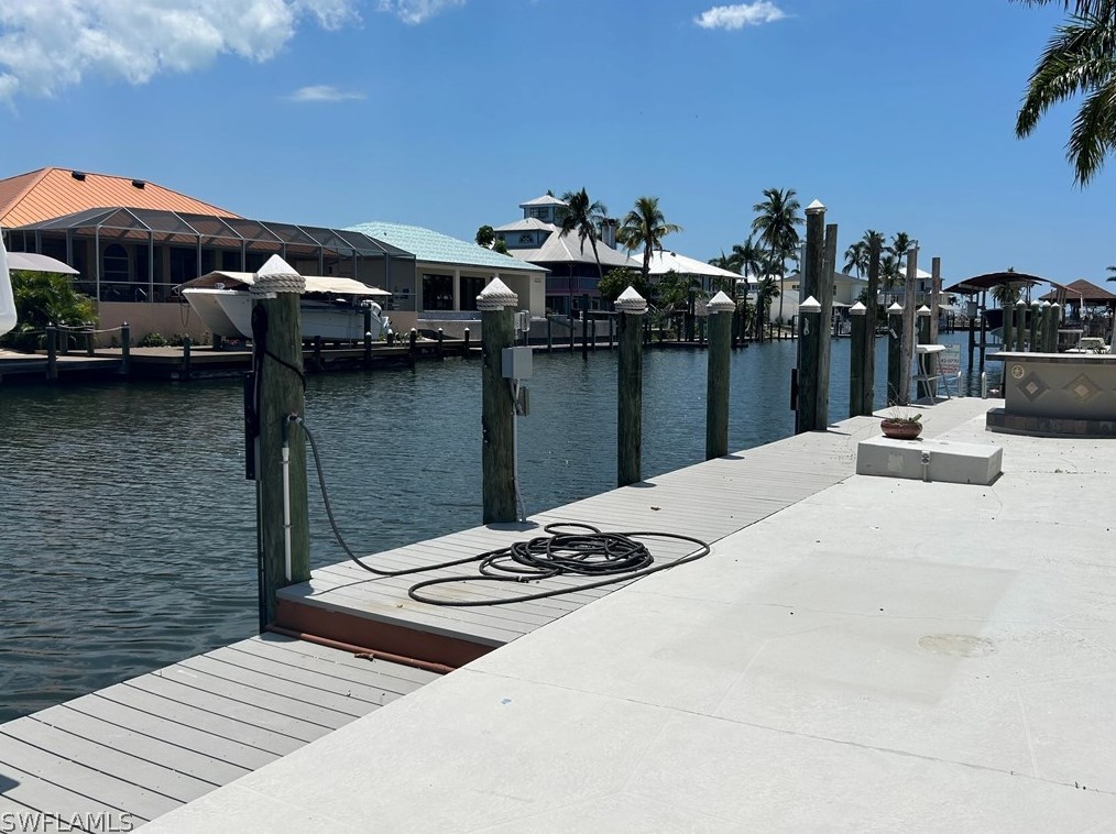 2404 Sapodilla Ln, Saint James City FL  33956-2044 exterior