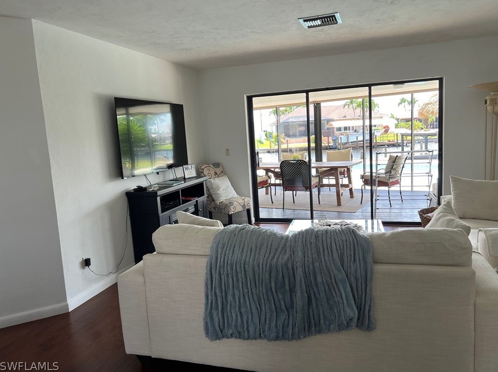 2212 32nd St, Cape Coral, FL 33904-4052