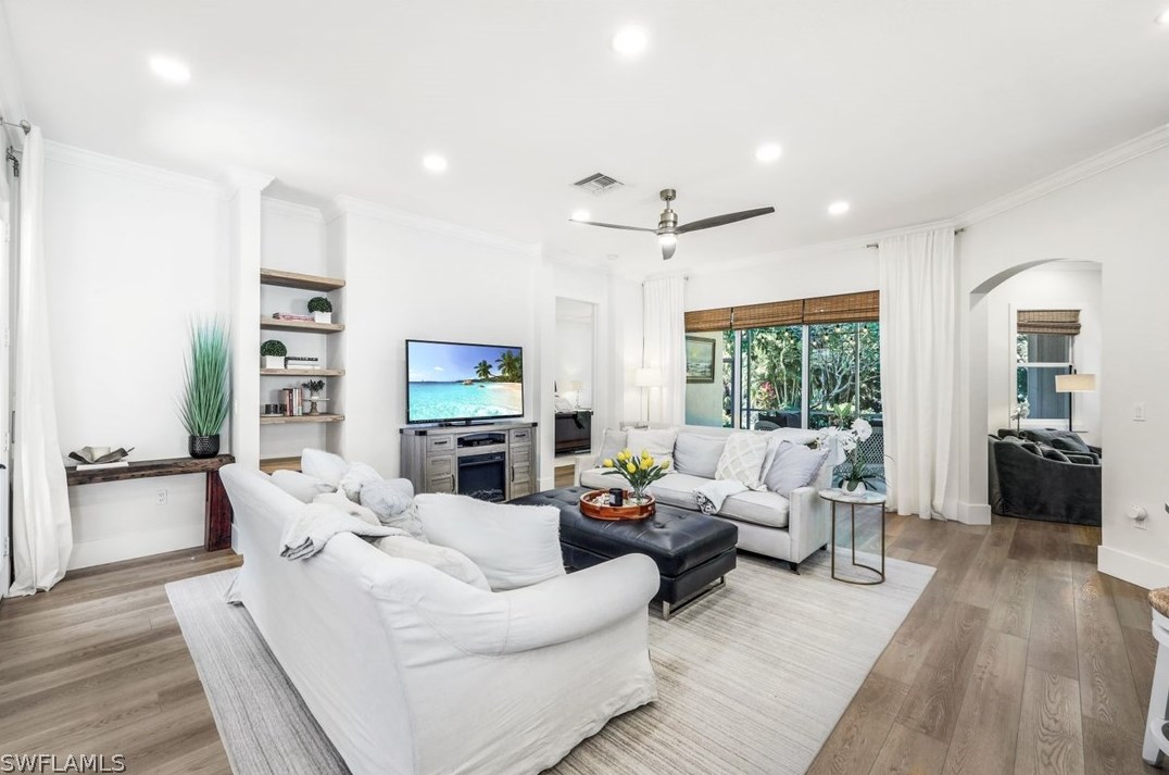 6123 Manchester Pl, Naples, FL 34110-2411
