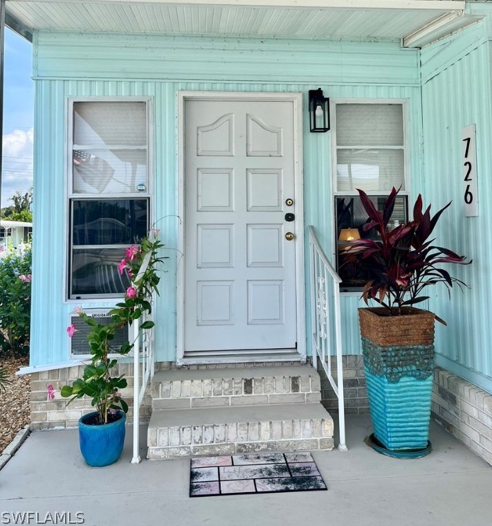 726 Knotty Pne Cir, Fort Myers FL 33917-7407 exterior