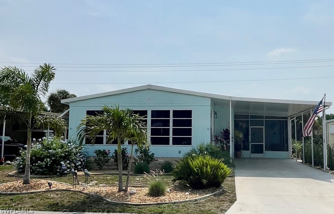 726 Knotty Pne Cir, Fort Myers FL 33917-7407 exterior