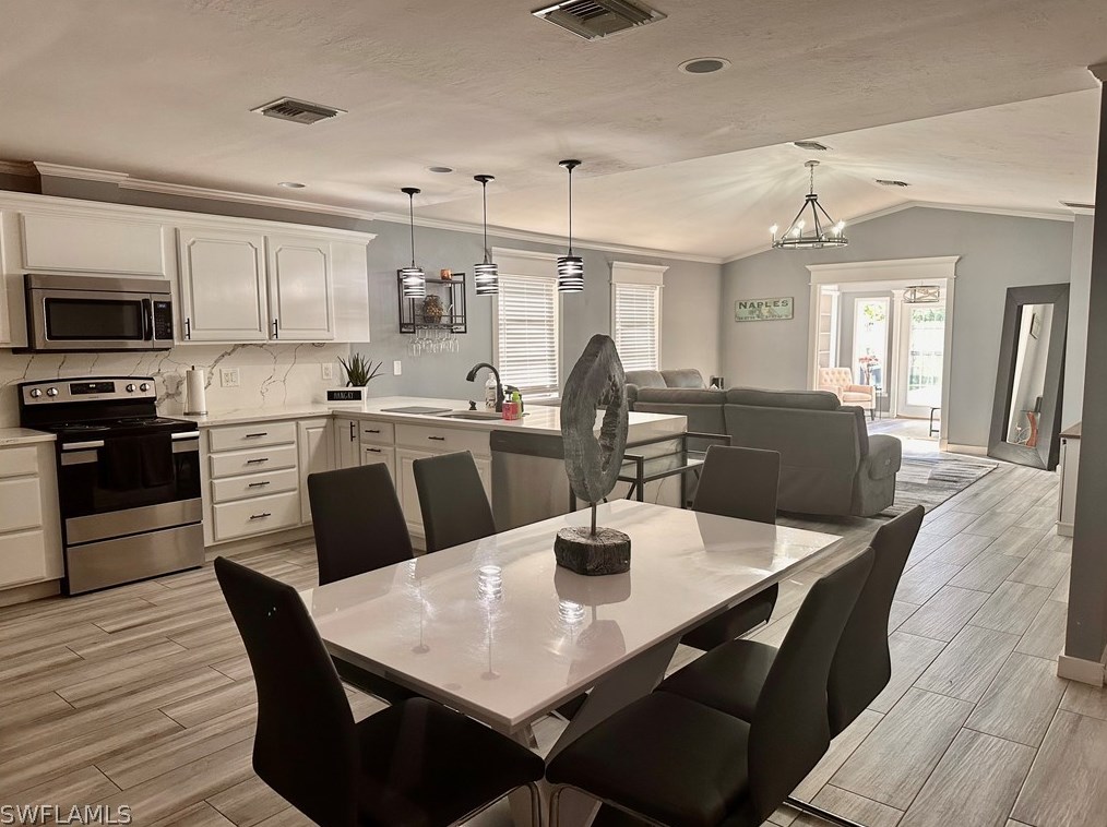 754 105 Ave, Naples FL 34108-1842 exterior