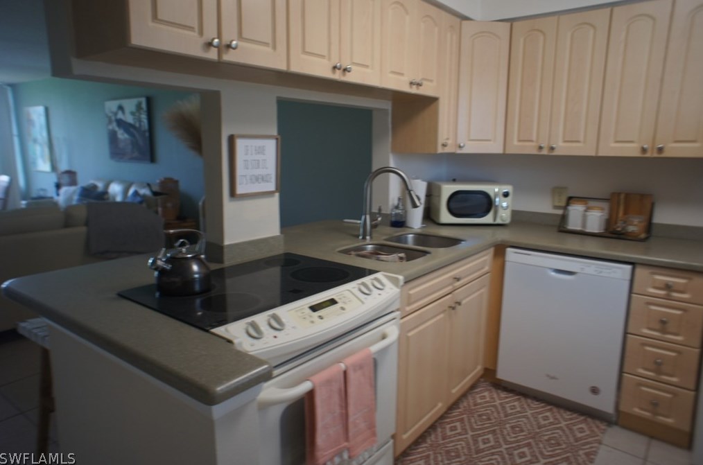 1724 Pine Valley Dr, Fort Myers, FL 33907-8077